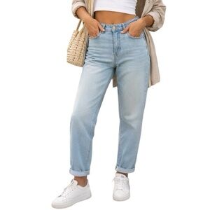 Levi’s NWT Mid Rise Boyfriend Jeans Light Wash Tapered Denim Women’s W29 x L27